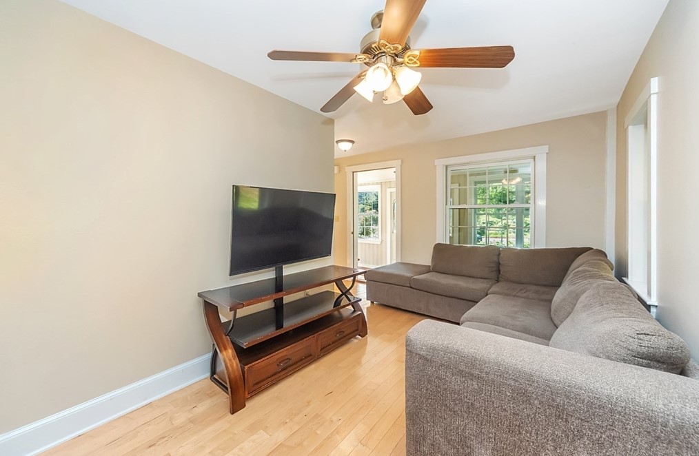 2677 Main St, Lancaster MA 01523-2327 exterior