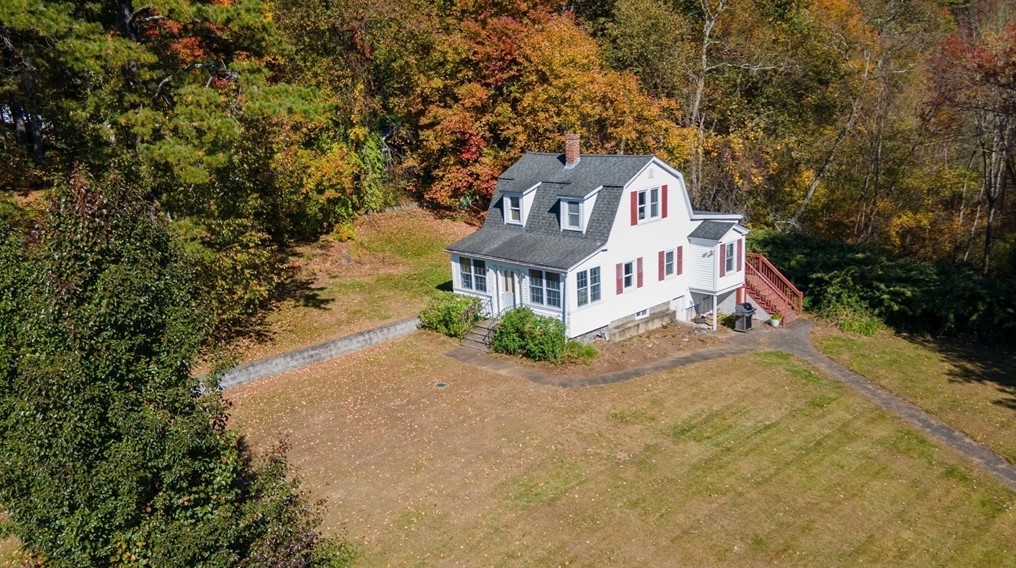 2677 Main St, Lancaster MA 01523-2327 exterior