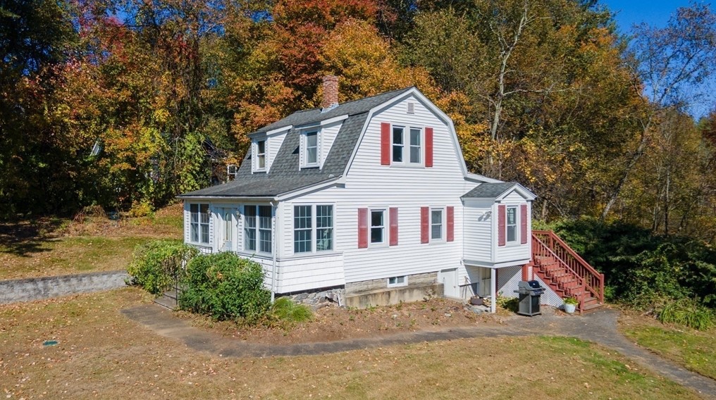 2677 Main St, Lancaster, MA 01523 exterior