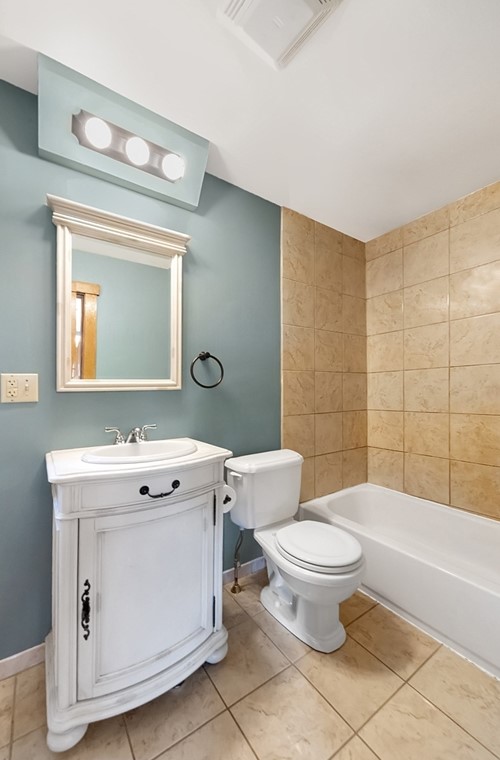 2677 Main St, Lancaster MA 01523-2327 exterior