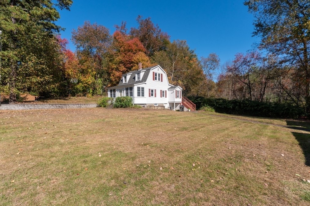 2677 Main St, Lancaster MA 01523-2327 exterior