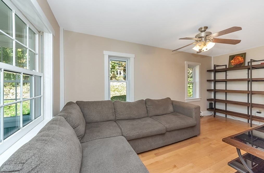 2677 Main St, Lancaster MA 01523-2327 exterior