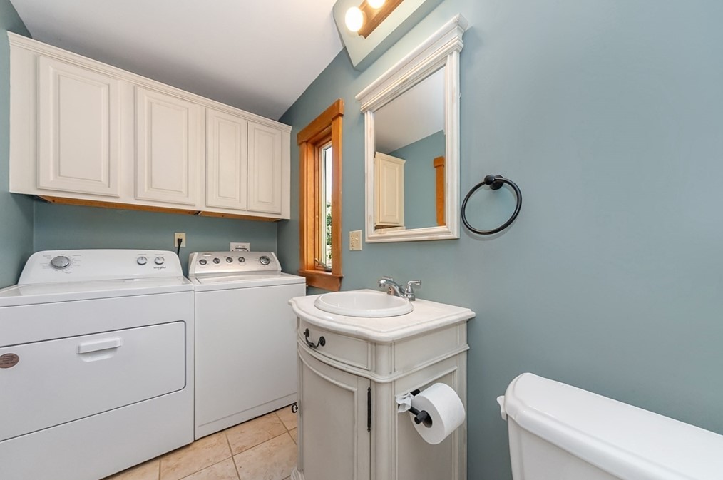 2677 Main St, Lancaster MA 01523-2327 exterior