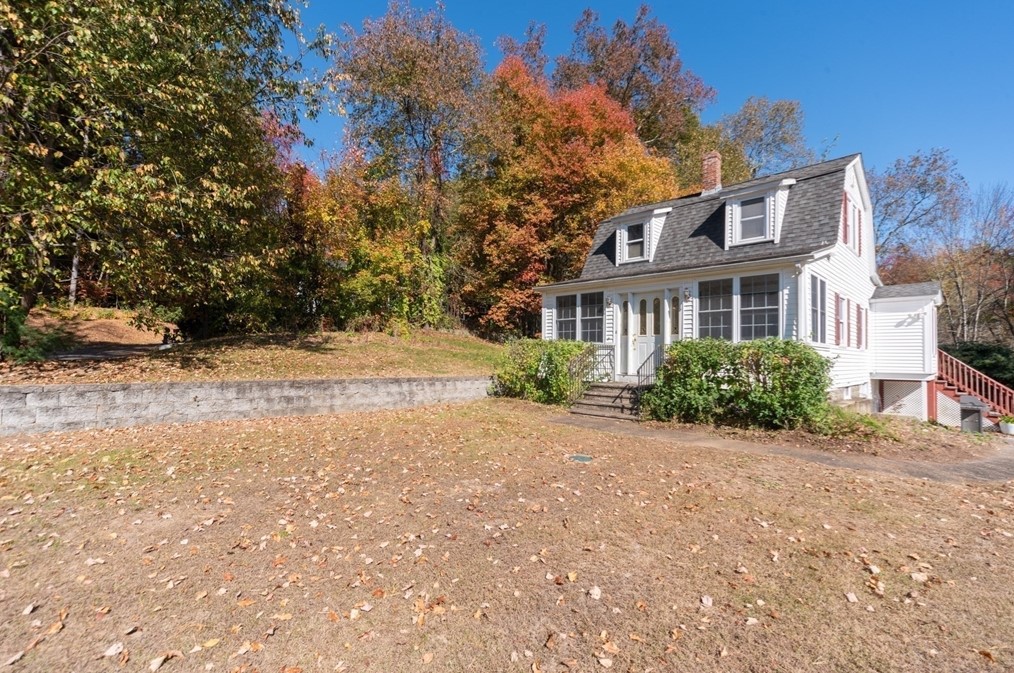 2677 Main St, Lancaster MA 01523-2327 exterior