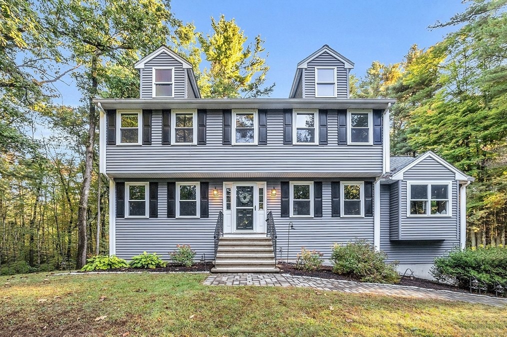 35 Moore St, Chelmsford, MA 01824