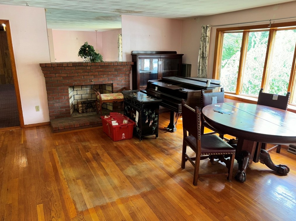 612 Whiting St, Hanover, MA 02339 exterior