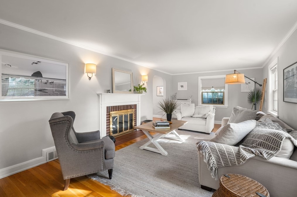 242 Cross St, Belmont, MA 02478 exterior