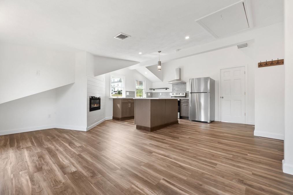 252 Elliott St #2, Beverly, MA 01915