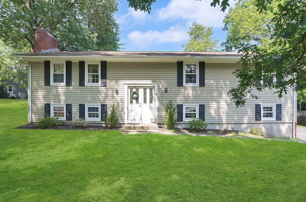 9 Glenwood Dr, Montgomery, MA 01085