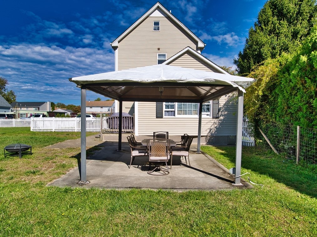 3 Wordell St, Dartmouth MA  02748-1600 exterior