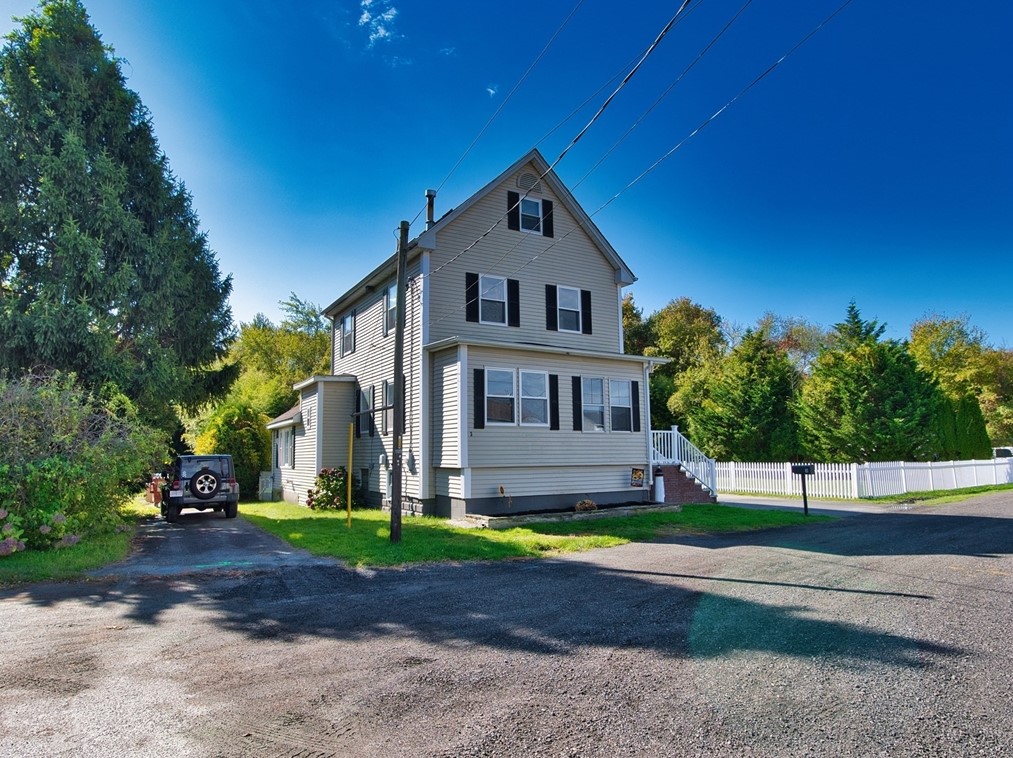 3 Wordell St, Dartmouth MA  02748-1600 exterior