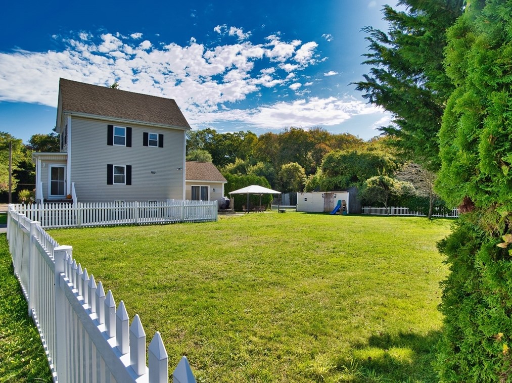 3 Wordell St, Dartmouth, MA 02748-1649