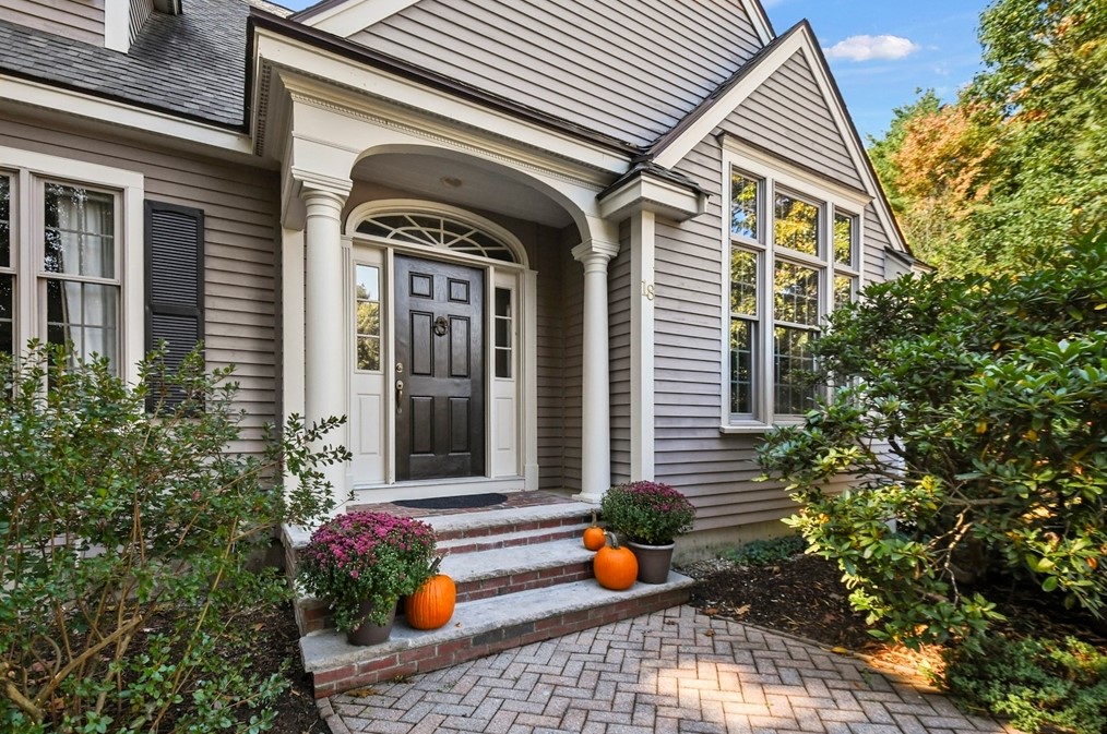 18 Hood Farm Rd, Ipswich, MA 01938