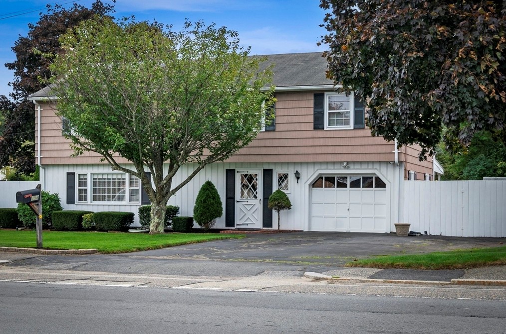 458 Lexington St, Woburn, MA 01801 exterior