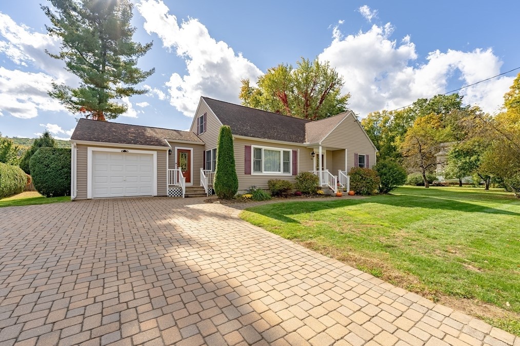 128 Ferry St, Easthampton, MA 01027