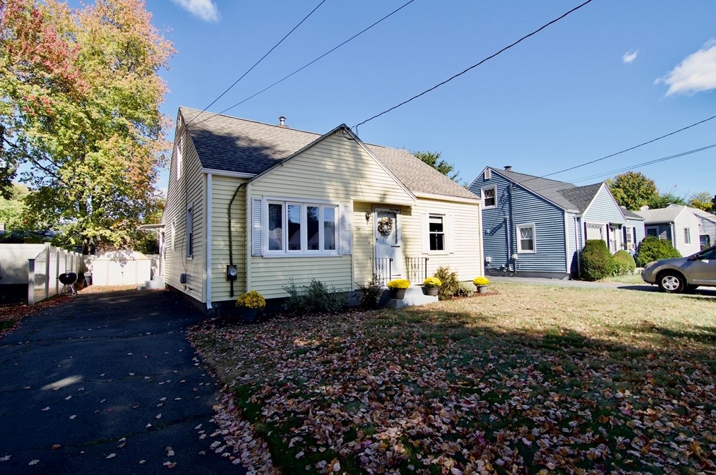 18 Barton St, Springfield, MA 01104