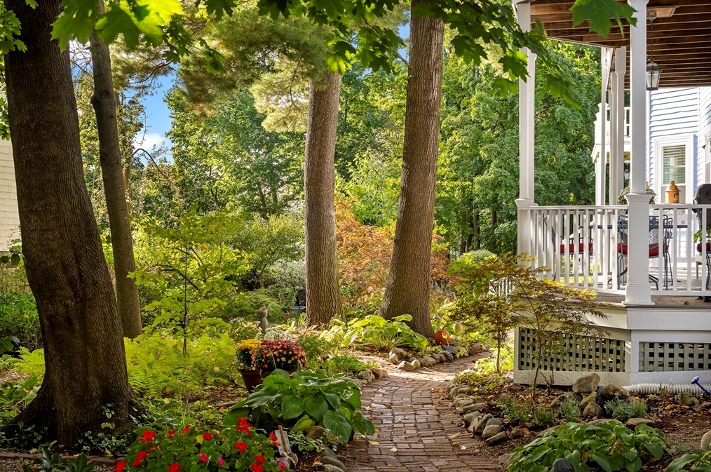 44 Porter St, Somerville, MA 02143-2317