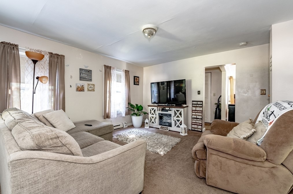 1 May St, Montgomery, MA 01085