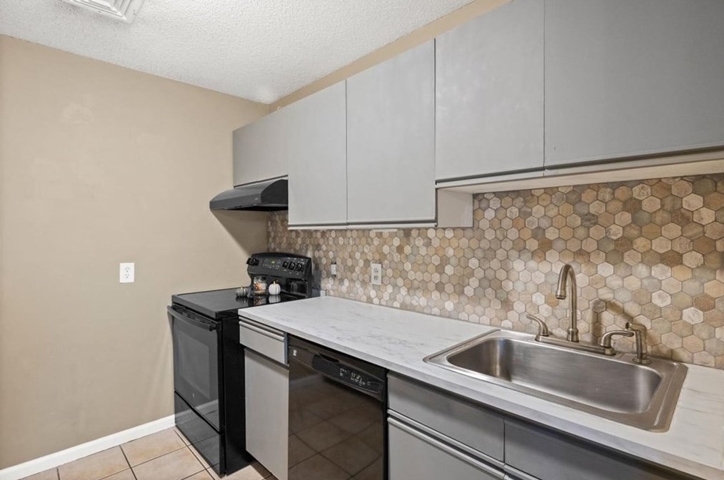 450 Somerset Ave, Taunton, MA 02780-4884