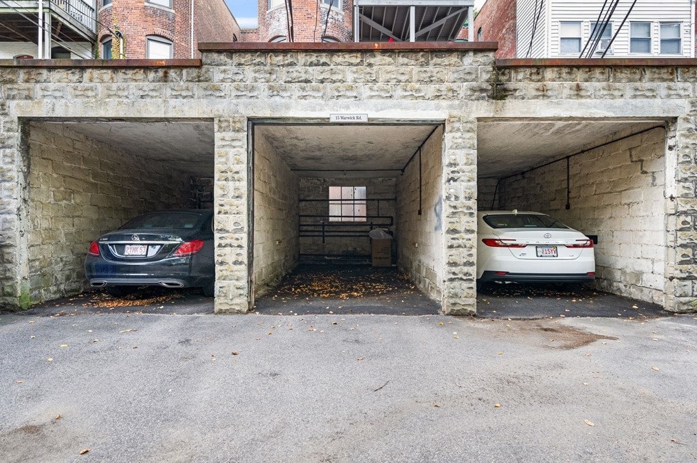 15 Warwick Rd, Brookline MA  02445-2039 exterior