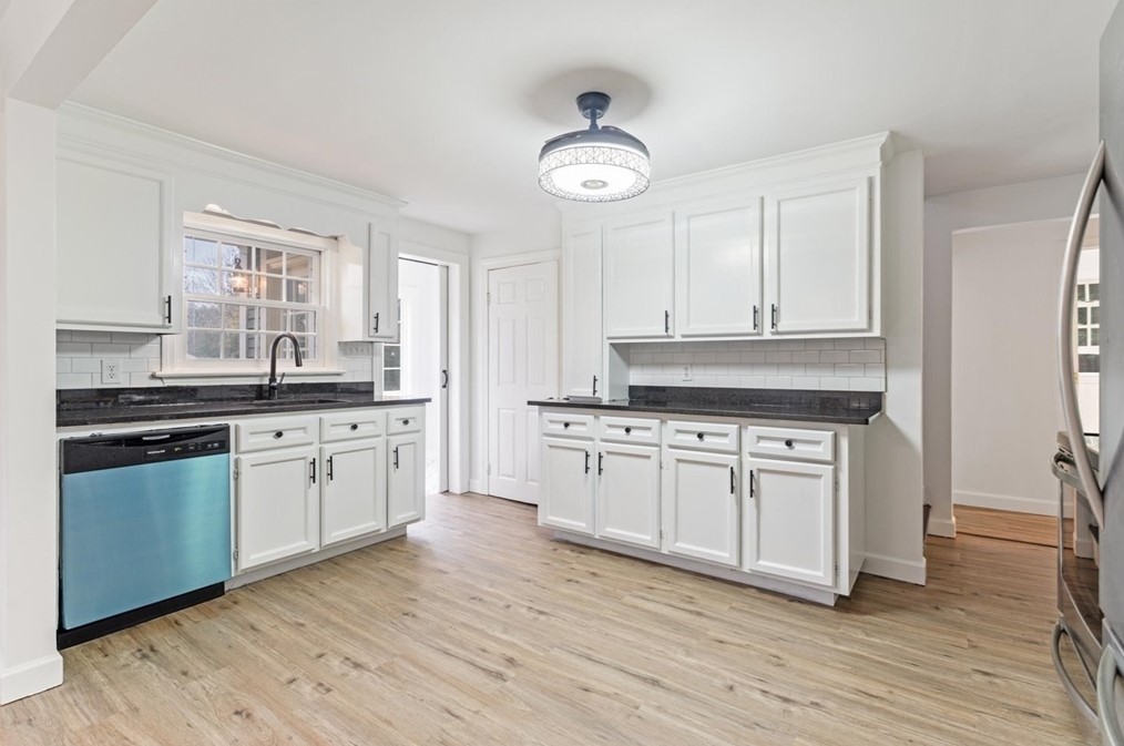 178 Sutton, Uxbridge, MA 01569