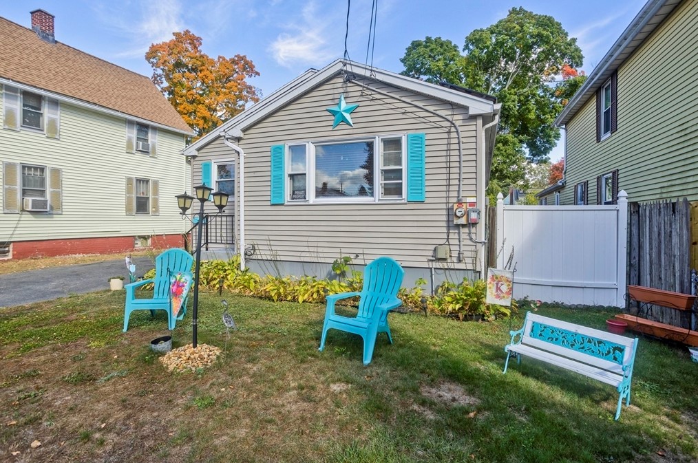 33 Coleman St, Springfield, MA 01109