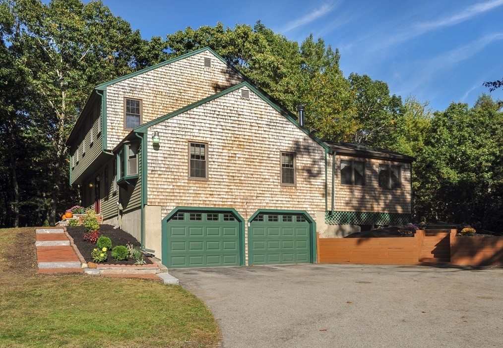 102 Pioneer Trl, Marshfield, MA 02050-5627