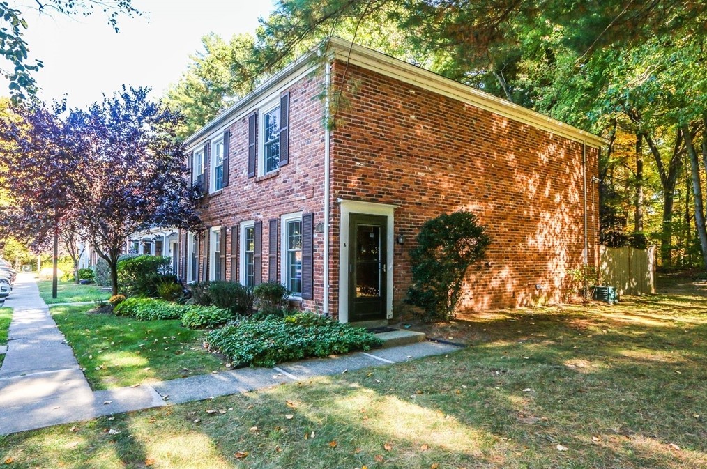 41 Smithfield Ct #41, Springfield, MA 01108