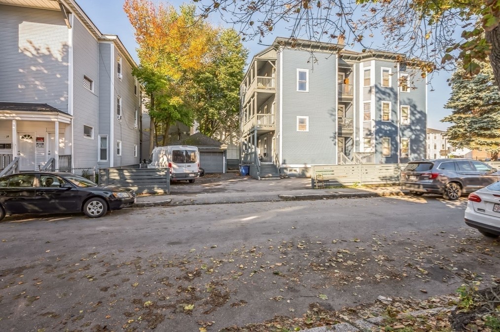 25 Jaques Ave, Worcester, MA 01610