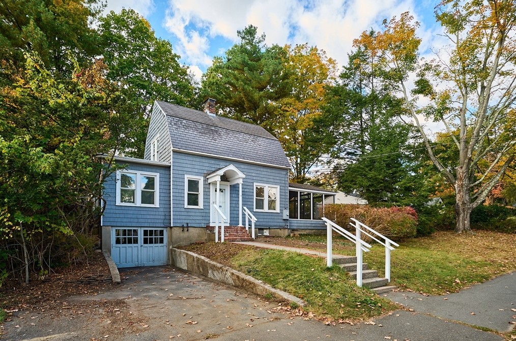 98 Pleasant St, Amherst, MA 01002-1503