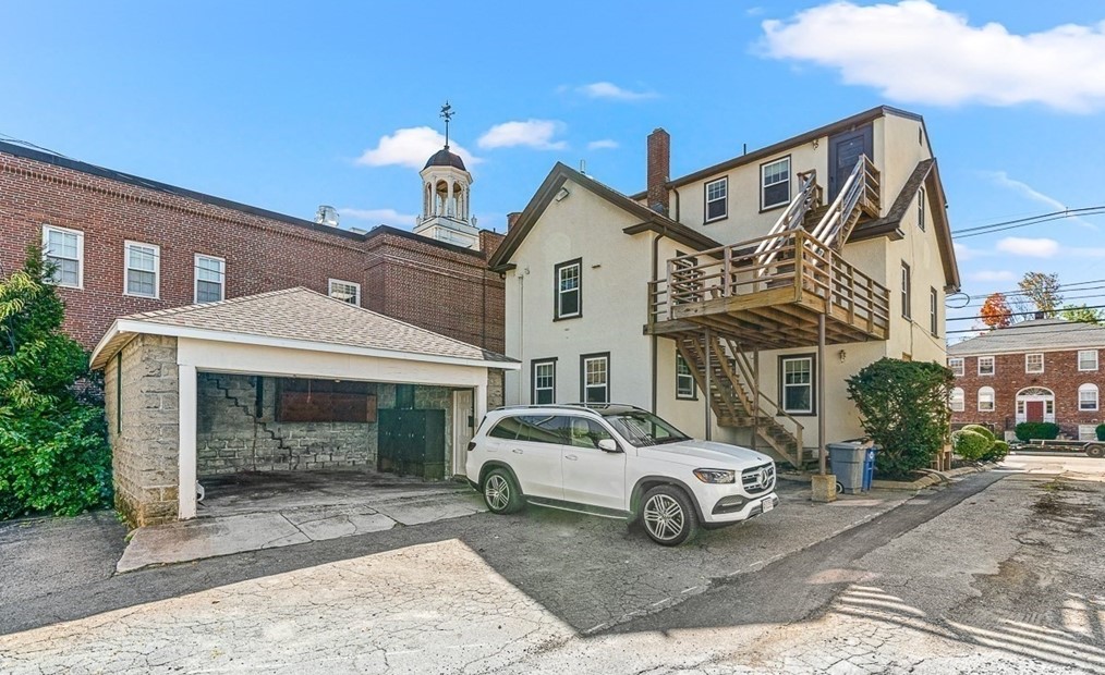 1011 Massachusetts Ave, Arlington MA 02476-4310 exterior