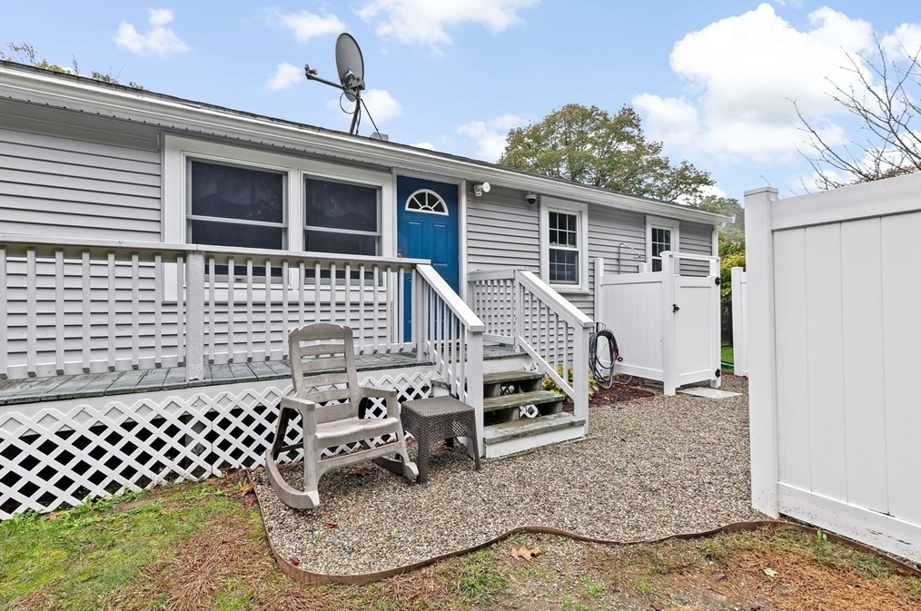 122 Brook Rd, Plymouth, MA 02360