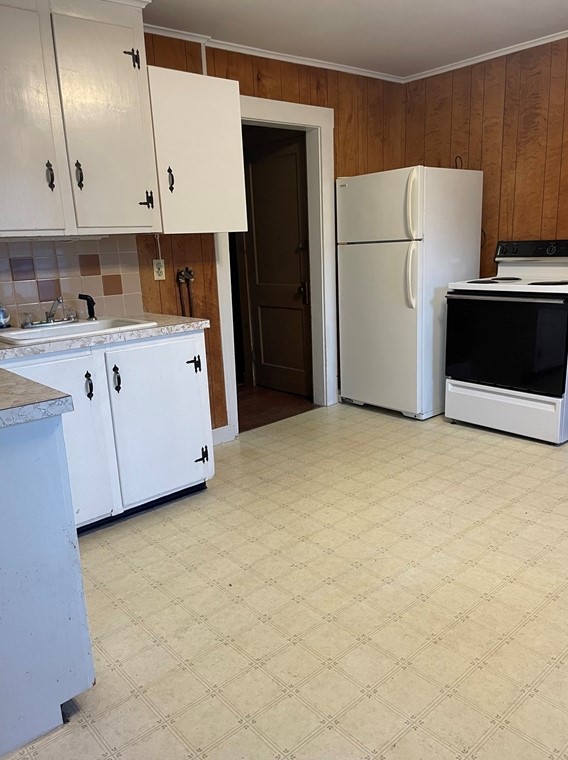 374 University Ave #2, Lowell, MA 01854