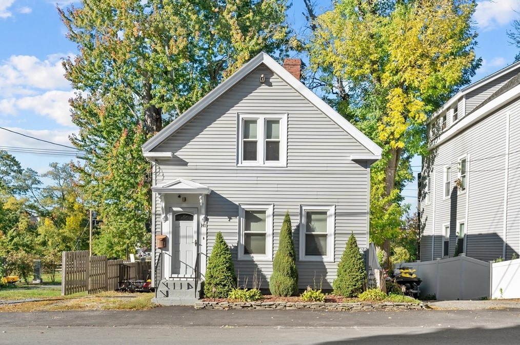 147 S Elm St, Georgetown, MA 01835