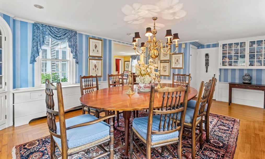 4259 Main St, Barnstable MA 02630-1140 exterior