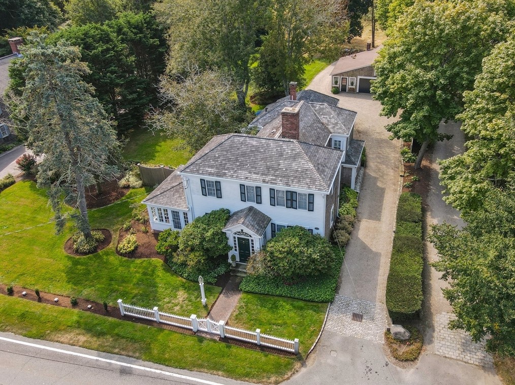 4259 Main St, Barnstable MA 02630-1140 exterior