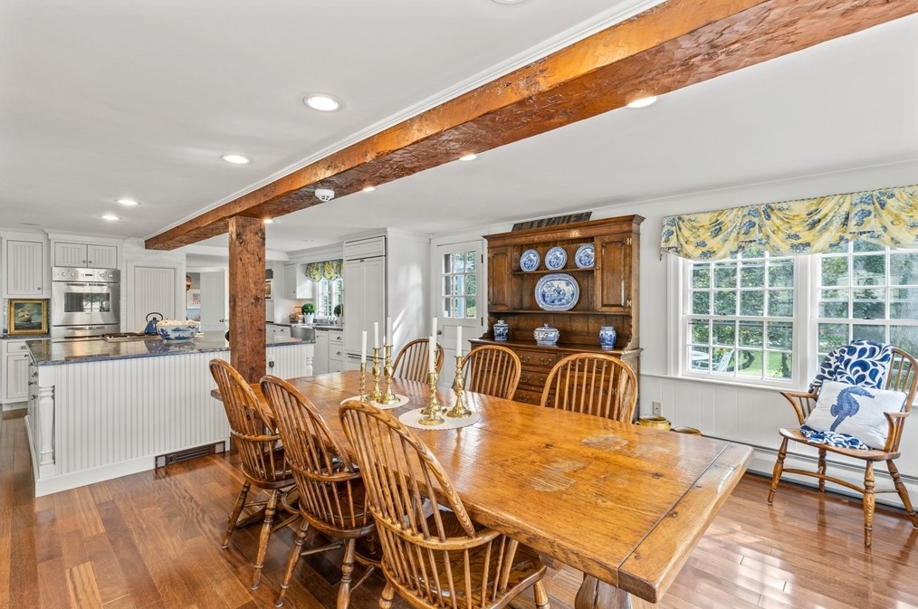 4259 Main St, Barnstable MA 02630-1140 exterior