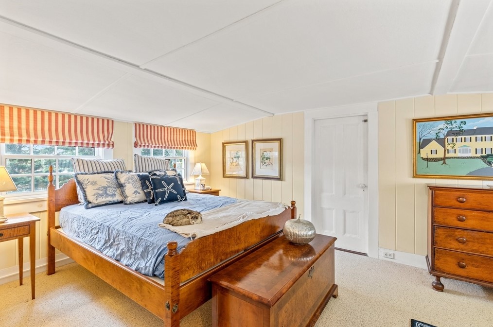 4259 Main St, Barnstable MA 02630-1140 exterior