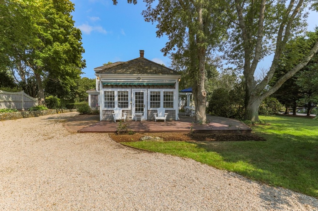 4259 Main St, Barnstable MA 02630-1140 exterior