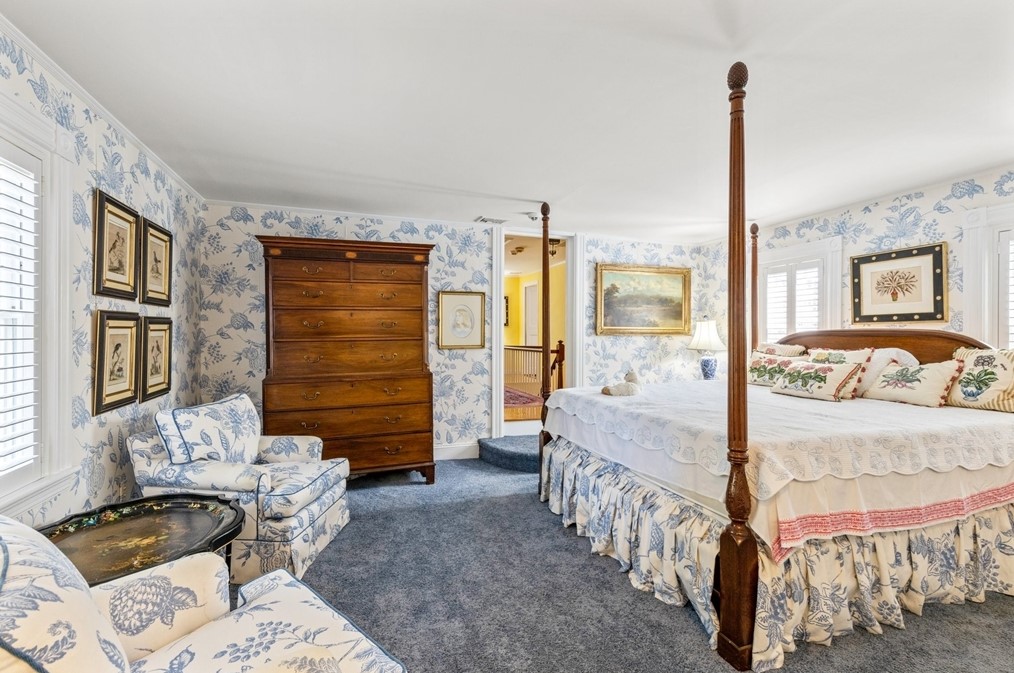 4259 Main St, Barnstable MA 02630-1140 exterior