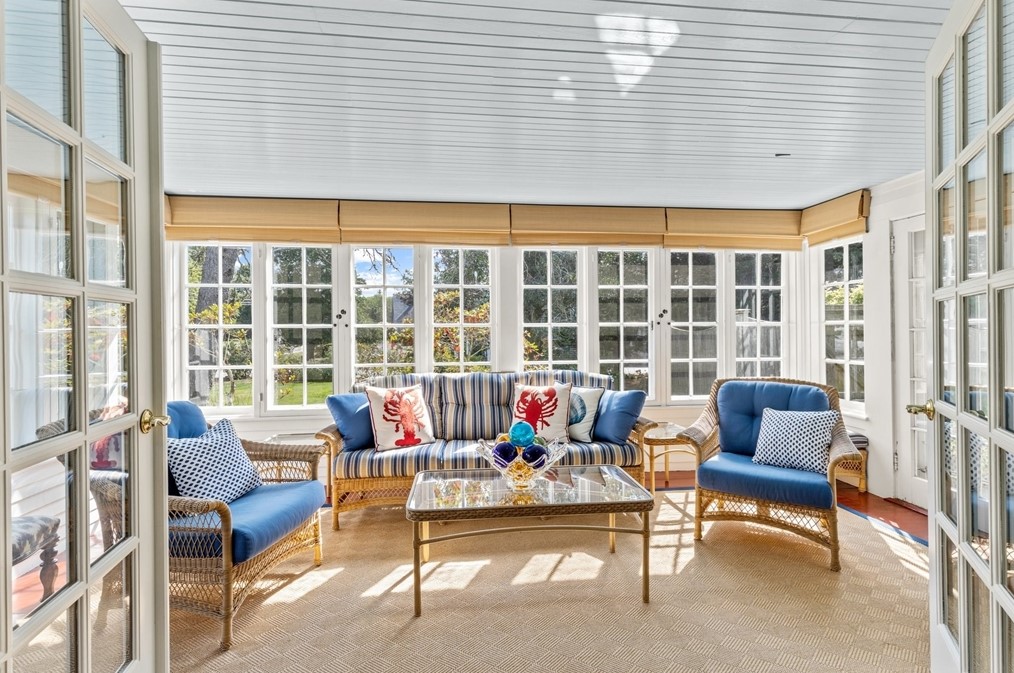 4259 Main St, Barnstable MA 02630-1140 exterior