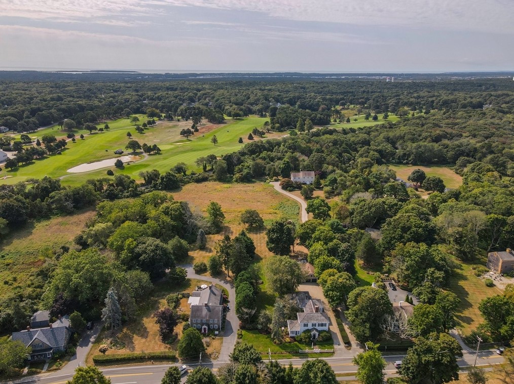 4259 Main St, Barnstable MA 02630-1140 exterior