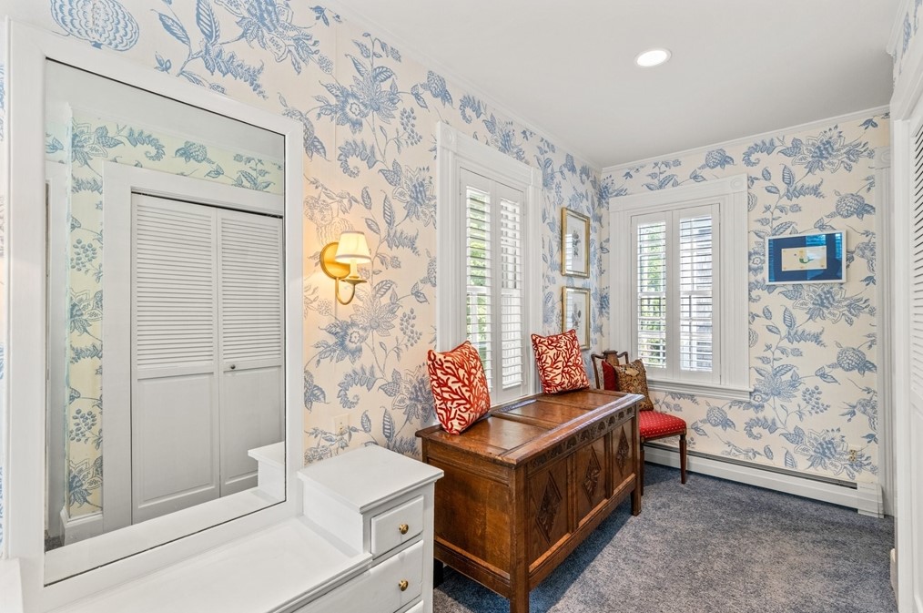 4259 Main St, Barnstable MA 02630-1140 exterior