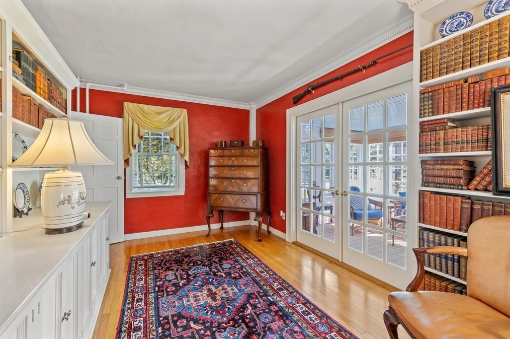 4259 Main St, Barnstable MA 02630-1140 exterior