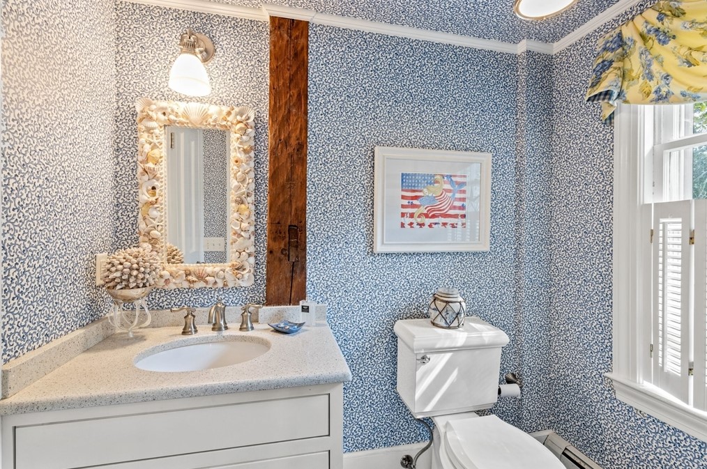 4259 Main St, Barnstable MA 02630-1140 exterior