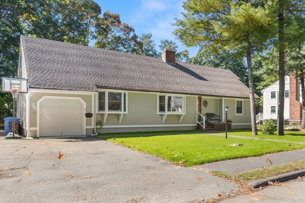 38 Phillips Rd, Lynnfield, MA 01940