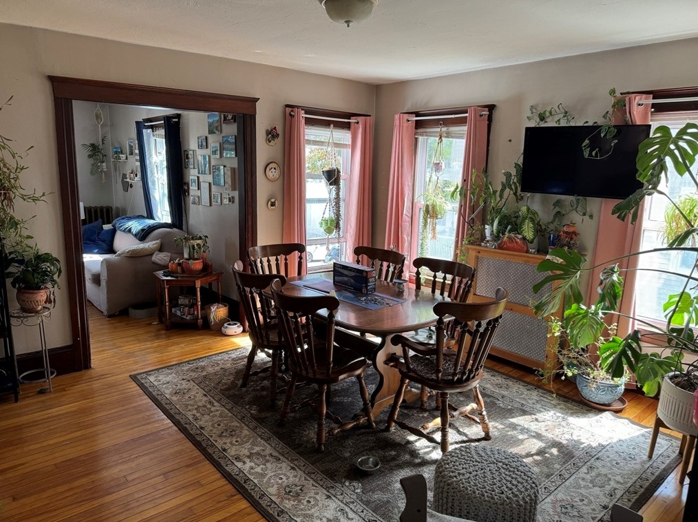 8 Eureka St, Worcester, MA 01603