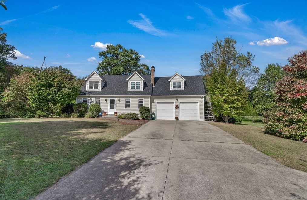 12 Scott St, Bellingham, MA 02019