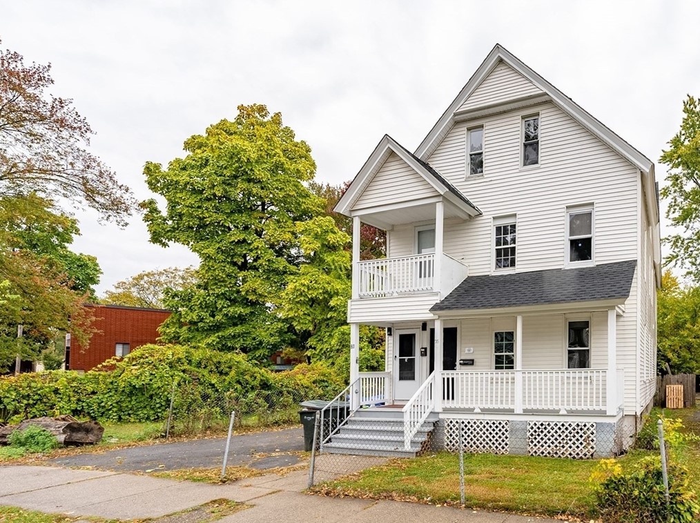 26-28 Calhoun St, Springfield, MA 01107