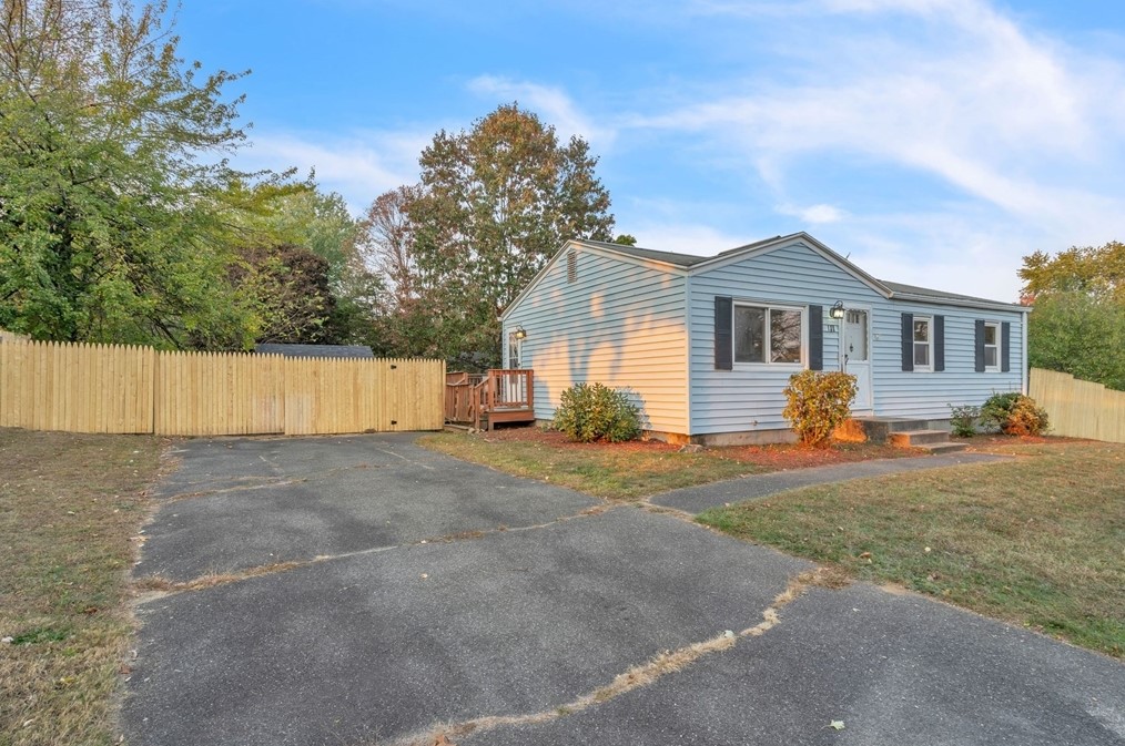 139 Moss Rd, Springfield, MA 01119